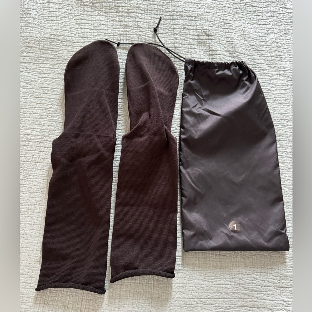 YEEZY PODS SIZE 1 NWT